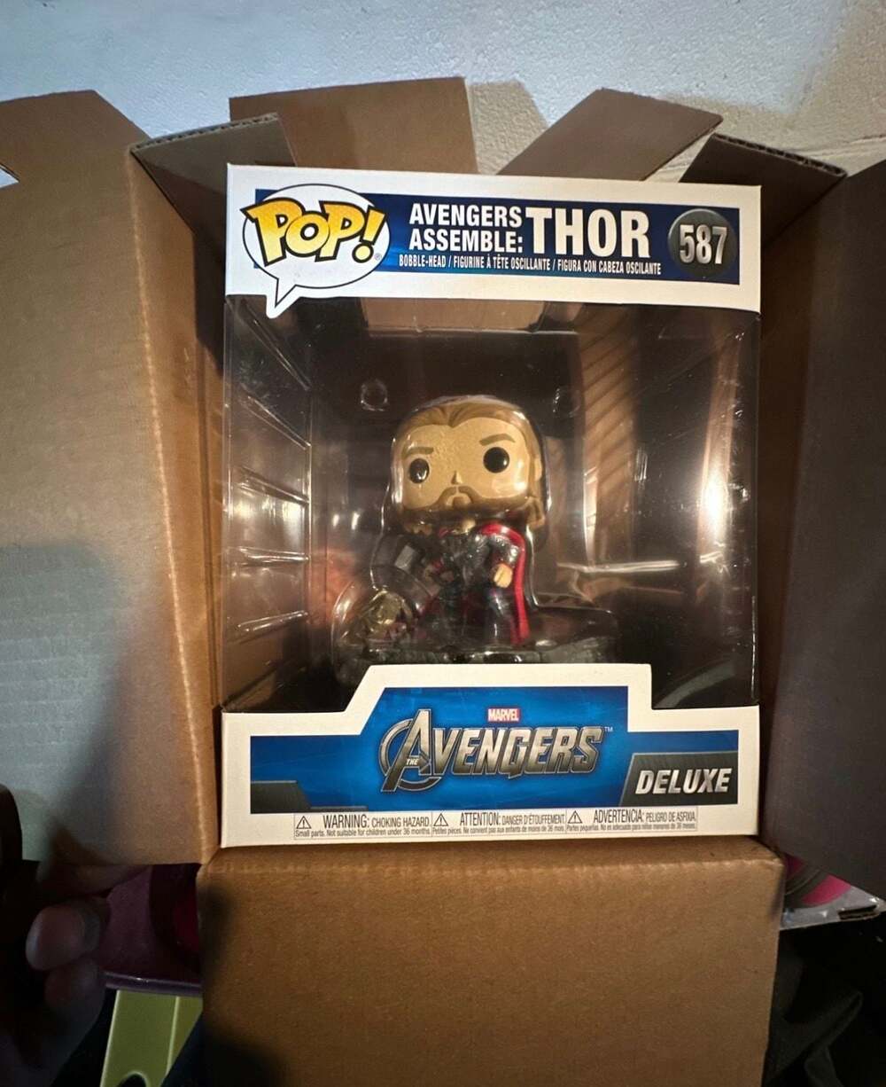 Funko POP! Deluxe Marvel Avengers Assemble Series - Thor #587 Amazon Exclusive